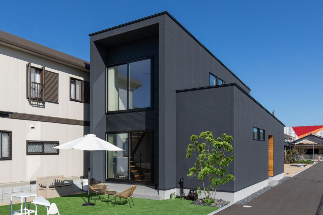 変形地を活かした開放感と光に満ちた家