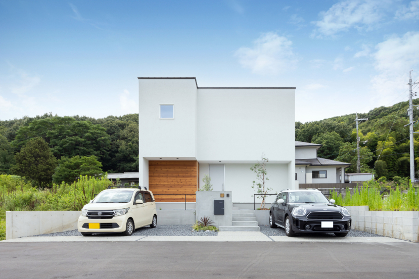 バルコニーのある2階リビングの家